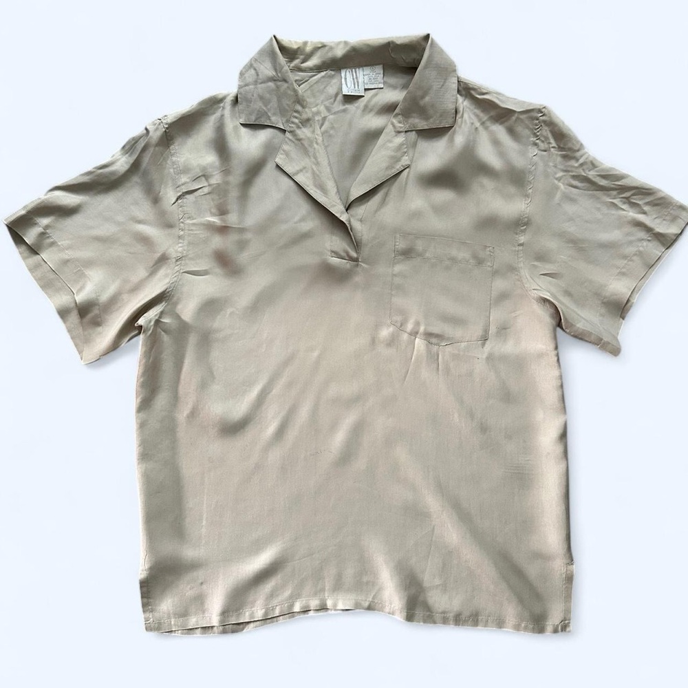 Vintage Women’s 100% Silk Small Short Sleeved Collared Shirt